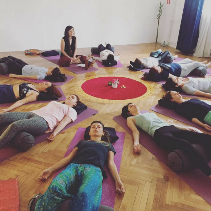 Women's Yoga Circle cu Dana Nedelcu